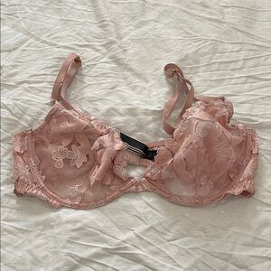 Delicate Floral Lace Bra in Blush Pink